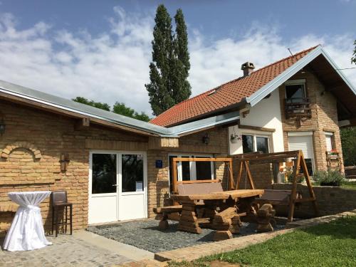 Municipality of Jezevik Villa | Matanovi Dvori