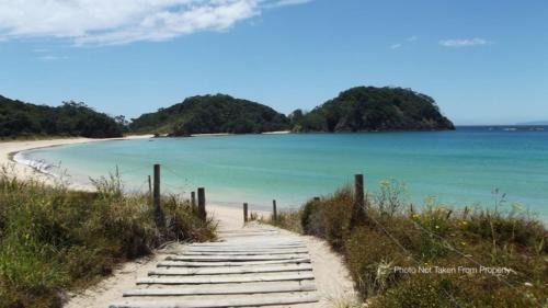 Matapouri House | Matapouri bach - beautiful Northland beach