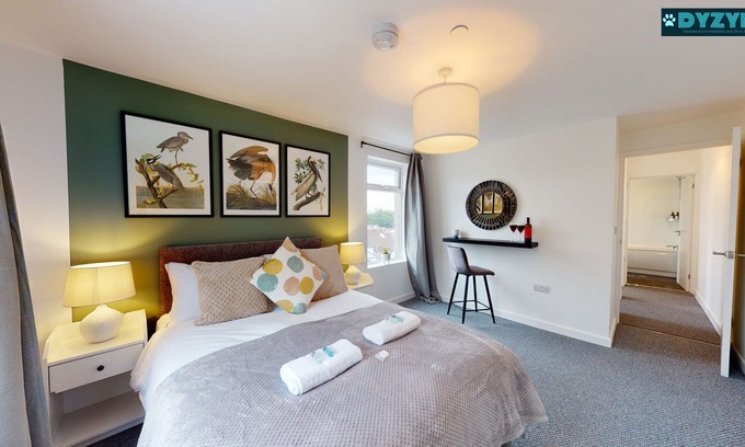 Newport Apartment | Mathieson House 2- Garden - Pet Friendly - DYZYN