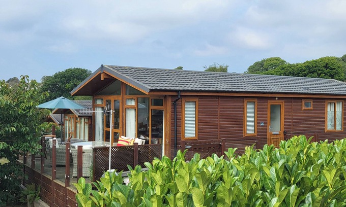 Newton Ferrers Cottage | MATILDA LODGE, with a garden in Newton Ferrers
