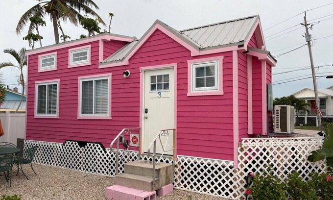 Matlacha House | Matlacha Tiny Village - Flamingo