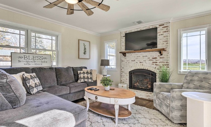 Mattituck House | Mattituck Home w/Fireplaces - Near Wineries