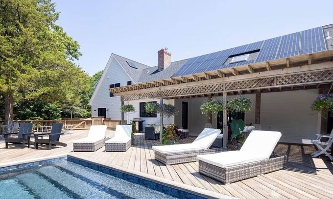 Town of Southold Town House | Mattituck Luxury Estate + Pool + 5 Bedrooms