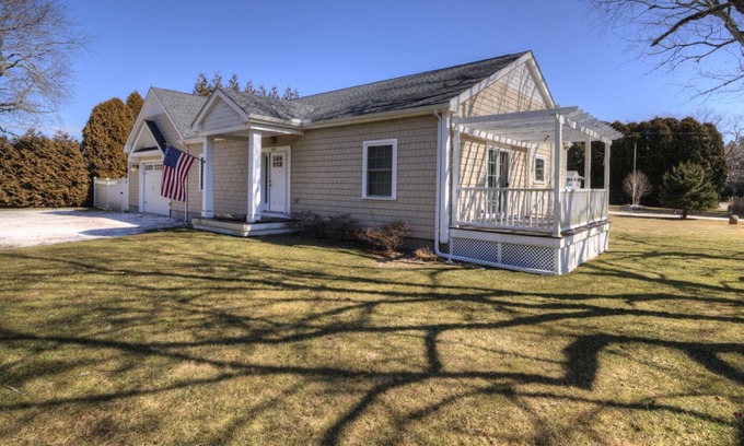 Matunuck Cottage | Matunuck Beach Cottage. Close to beach with plenty of ammenities.