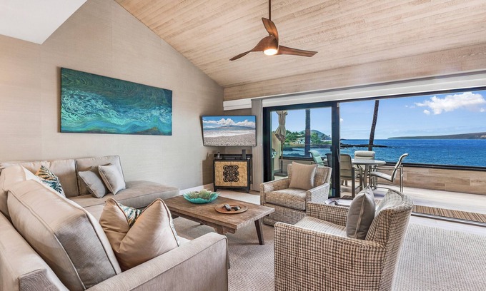 Wailea Condo | Maui Oceanfront Penthouse 3br/3b in Makena Surf with Spectacular Views