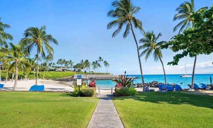 Kamuela House | Mauna Lani Fairways Walk to the Beach!