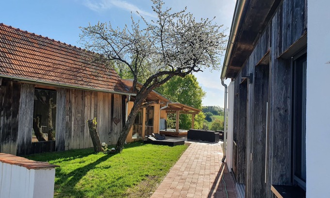 Sankt Margarethen an der Raab Apartment | "Max" in the feel-good oasis on the Trausdorfberg - with sauna/whirlpool