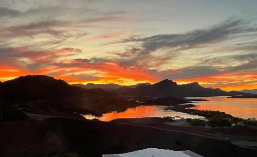 Parker Strip House | Max View, Million Dollar Lake Views!