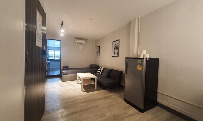 Thanon Phaya Thai Apartment | MAXi MaMa House Rangnam Platunam Bangkok 12 PAX 6 beds Entire Home 8 min to ARL