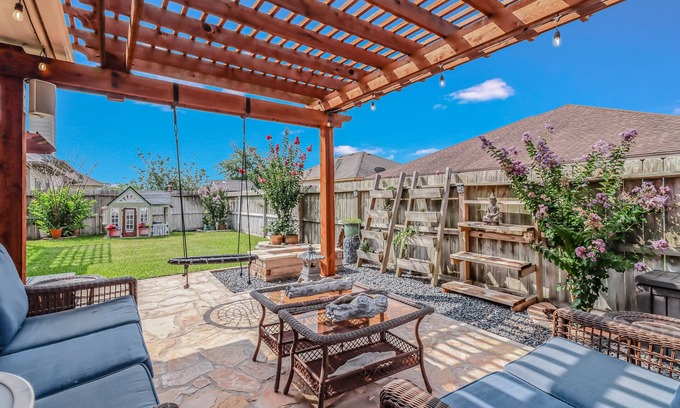 South Side House | Maximus Drive Estate | House in Corpus Christi