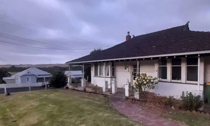 Casterton House | Maxwell Cottage - Casterton, VIC