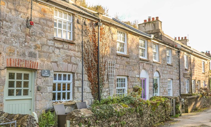 Pentewan House | MAY COTTAGE, family friendly, country holiday cottage in Pentewan