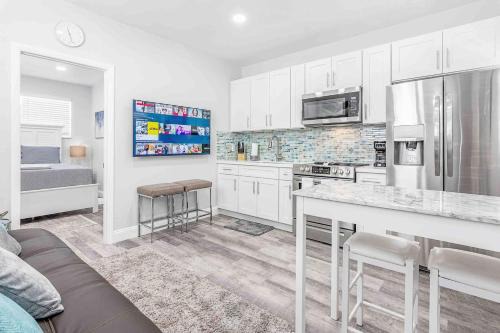 Hollywood Apartment | Mayas Blue Lagoon Luxury Suite #1