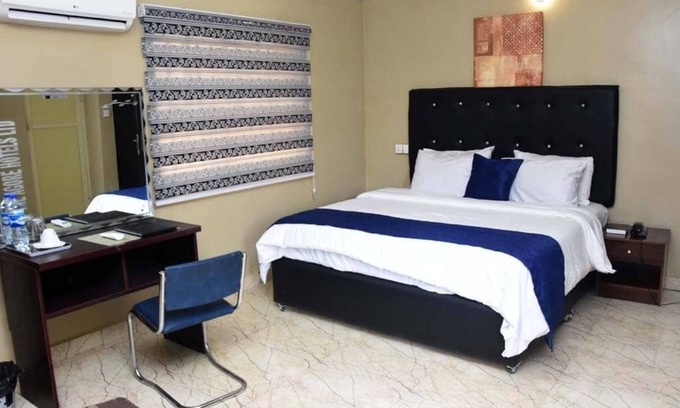 Epetu House | Mayfair Garden Gated Family & Business Friendly Secured Estate
