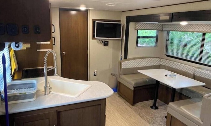 Delair House | MayfairCana Avenger RV