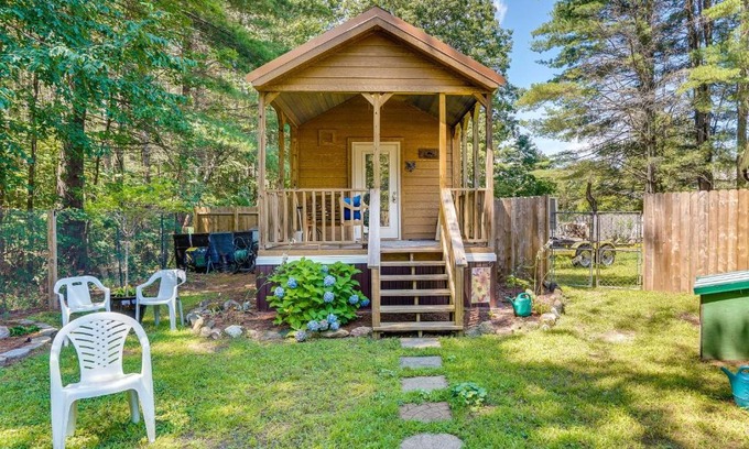 Mayfield House | Mayfield Tiny Home with Porch, Walk to Beaches!