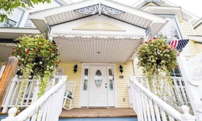 Creede House | Mayfly Manor 3-bedroom townhome in charming Creede Colorado