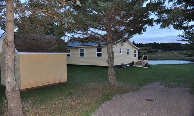 Clinton Cottage | Mayneview Cottage. Enjoy This Waterfront Cottage In Clinton Pei. PEI #2202544