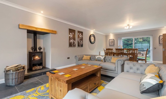 Kilgetty House | Maynor - Luxury House, Log Burner, Central