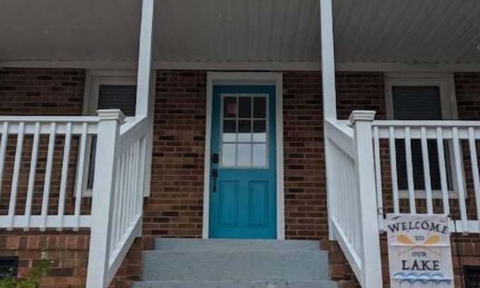 Roxboro House | Mayo Lake Getaway
