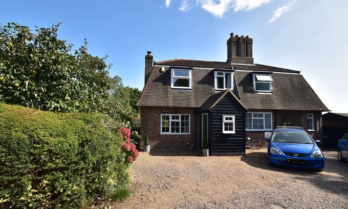 Playden Cottage | Maytham Cottage is a family & dog friendly holiday cottage