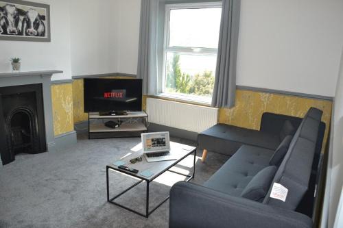 Salisbury Apartment | Maytree 2 Bed Apartment - STAYSEEKERS