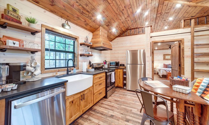 Blocker Cabin | McAlester Vacation Rental w/Private Hot Tub