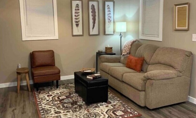 Jerseyville House | McClusky Trail GuesthousenConvenient Access to Jerseyville, Grafton & Alton