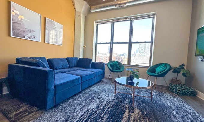 Near South Side Apartment | McCormick Place 2b/2b family unit with optional parking for up to 8 guests