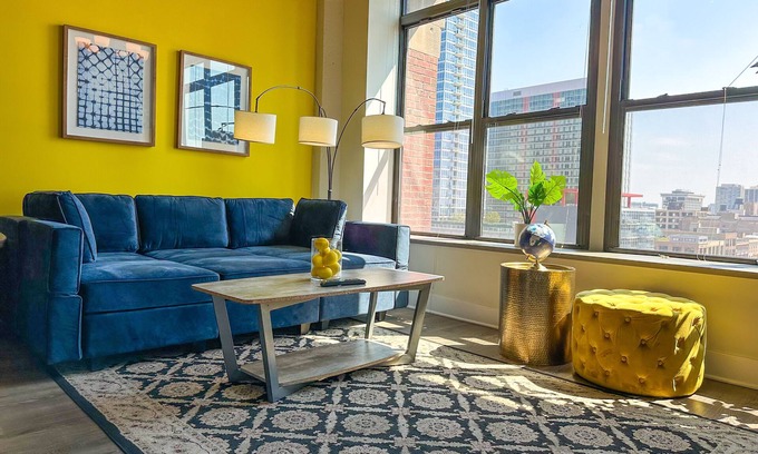Near South Side Apartment | McCormick Place 2b/2b family unit with optional parking for up to 8 guests