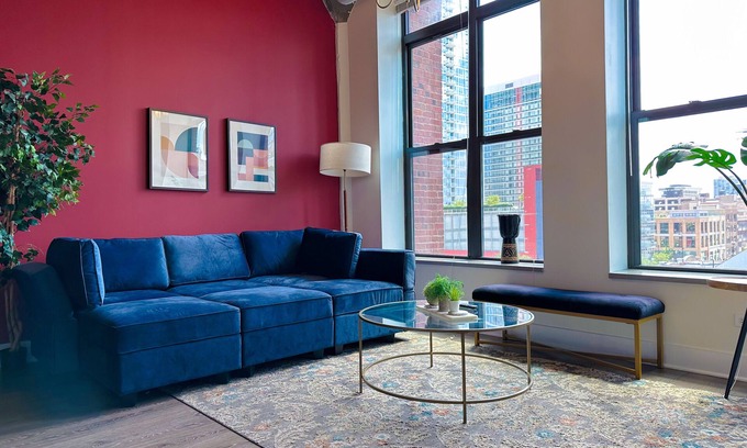 Near South Side Apartment | McCormick Place 2b/2b family unit with optional parking for up to 8 guests