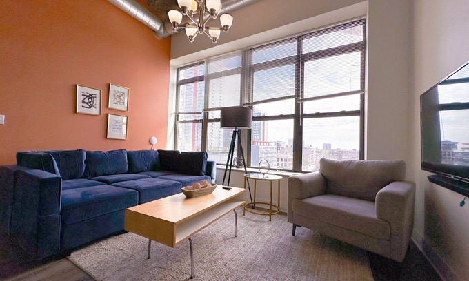 Near South Side Apartment | McCormick Place 2b/2b family unit with optional parking for up to 8 guests