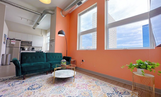 Near South Side Apartment | McCormick Place 2br/2ba with optional parking that sleeps 6