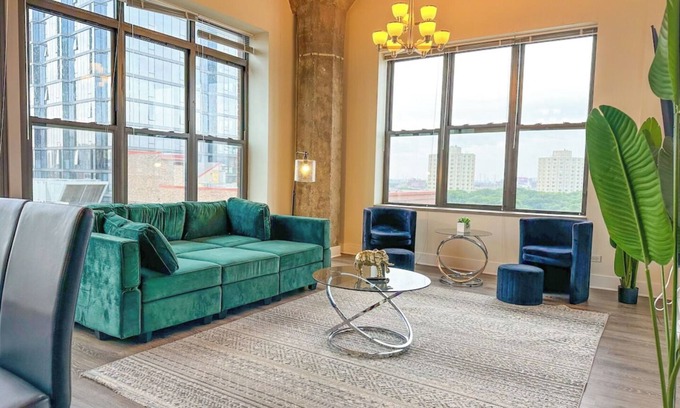 Prairie District Apartment | McCormick Place 3b/2b family oasis with optional parking for up to 10 guests