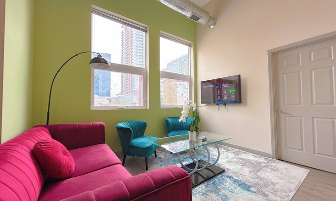 Near South Side Apartment | McCormick Place Oasis 2br/2ba with optional Parking/Patio/Gym/sleeps 6