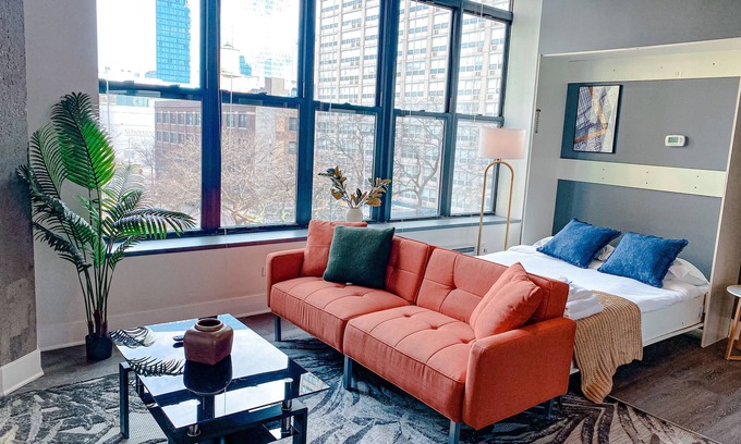 Near South Side Apartment | McCormick Place Studio with optional parking and Gym for up to 4 guests