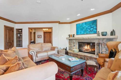 Highlands Townhomes Apartment | McCoy Peak 204 by East West Hospitality