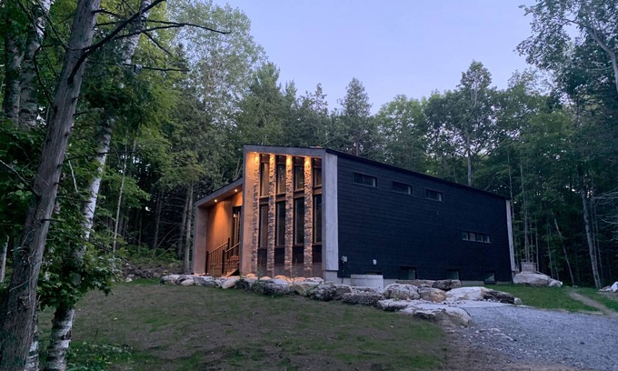 Douro-Dummer House | MCCRACKEN’S MID CENTURY MODERN LUXURY COTTAGE