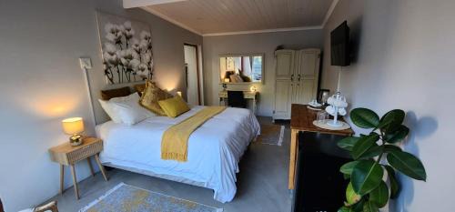 Malmesbury House | McCrae's Garden Suite