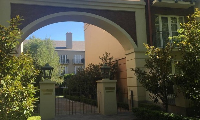 East Melbourne Apartment | MCG, Rod Laver, Walk to City