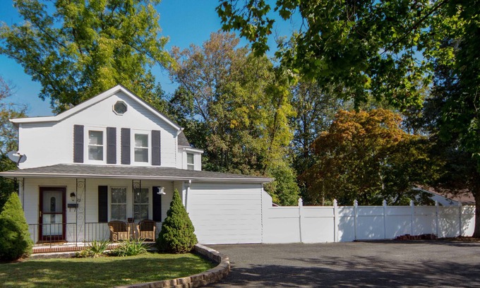 Pemberton House | McGuire, Fort Dix, Lakehurst / (JBMDL) Only A 5 Minute Drive!