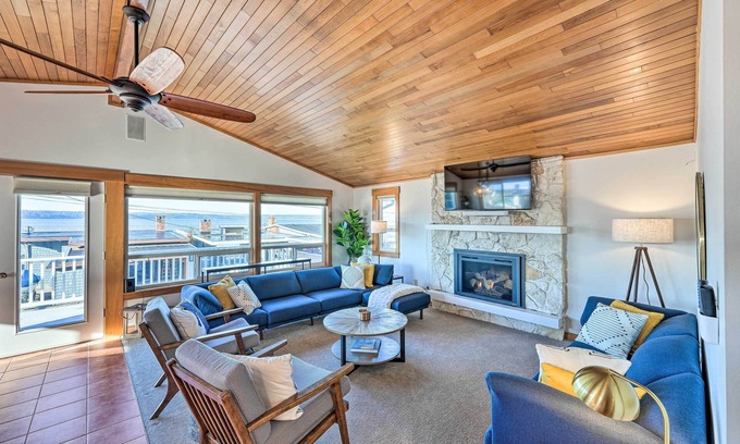Stanwood House | McKees Beach House w/Ocean Views, Hot Tub!