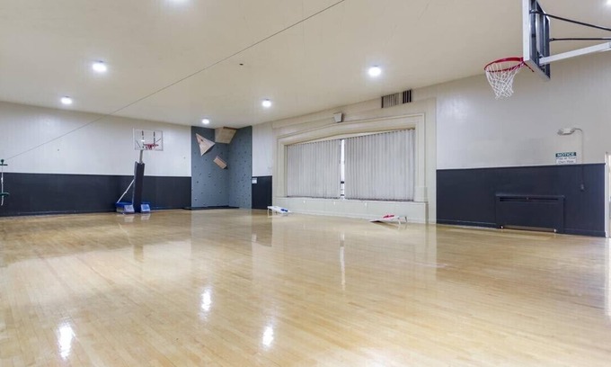 Pocatello House | McKinley Mansion Full Building w/Bball gym, Arcades, 13000 sqft, Sleeps 70.