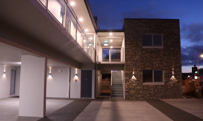 Edgeware Hotel | MCM Motel