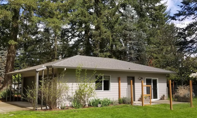 McMinnville House | McMinnville Gem-Private Retreat That's Close to Everything!