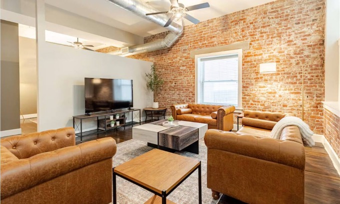 Mile Square Apartment | McOuat Place 4D - Luxury 1 Bed Downtown Indy Apartment Prime Location