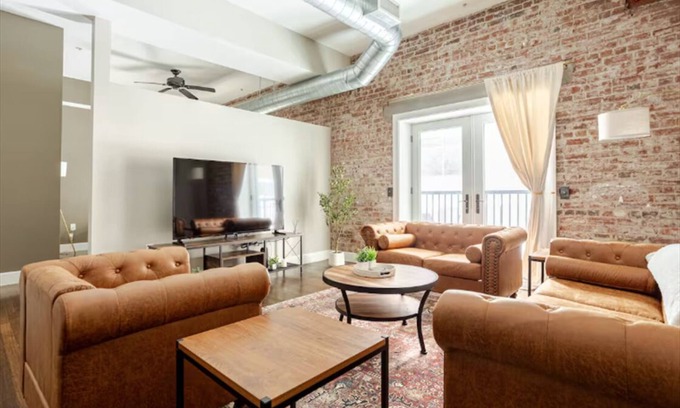 Mile Square Apartment | McOuat Place 5B - Luxury 1 Bed Downtown Indy Apartment Prime Location