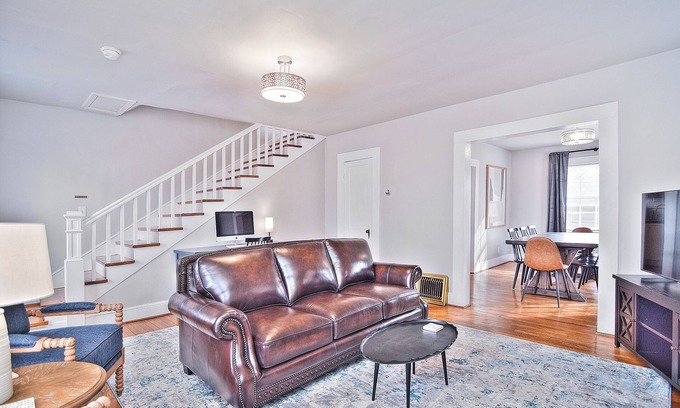 Shelby Apartment | McSwain House #2- Historic, walk uptown, parking!