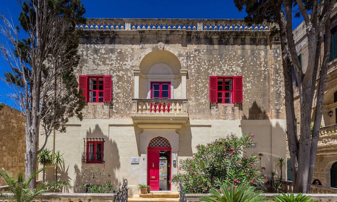 Mdina Old City Villa | Mdina Casa Tesoriere 500 Y.O. Noble Palazzo Stay in Silent Walled City