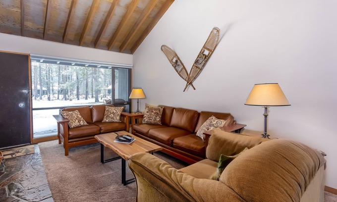 Sunriver Condo | MEAD04 - Short Walk to Village, Hot Tub, Gas Fireplace, Dog Friendly, Bikes